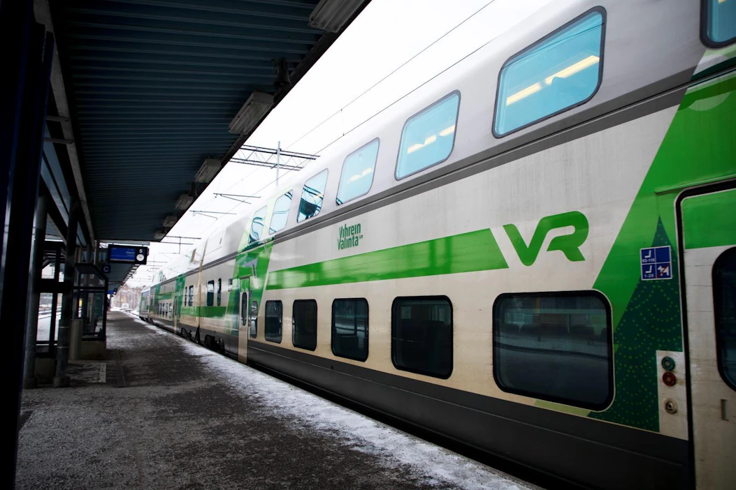 Vain yksi neljästä pääradan raiteesta on käytössä Oulunkylän ja Tikkurilan välillä.