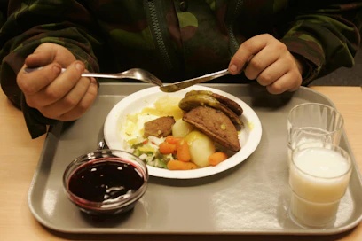 Varusmiesten ruokailu on kiinnostanut poliitikkoja säännöllisesti. Pari vuotta sitten kohkattiin kasvisruuasta, nyt esiin nousivat ulkomaiset tuotteet.
