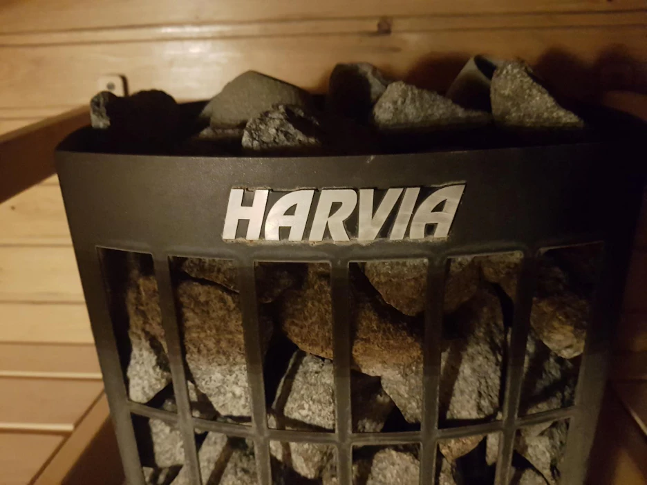 Harvia on liikevaihdolla mitattuna suunnilleen neljä kertaa EOS Groupin kokoinen yhtiö.