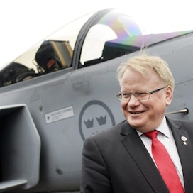 Ruotsin puolustusministeri Peter Hultqvistin mielestä asevelvollisuuden palauttaminen on tarpeen.