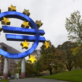 Koronaviruksen leviäminen ja kiristyneet rajoitustoimet uhkaavat suistaa euroalueen taantumaan alkuvuoden aikana. Lehtikuva / Martti Kainulainen