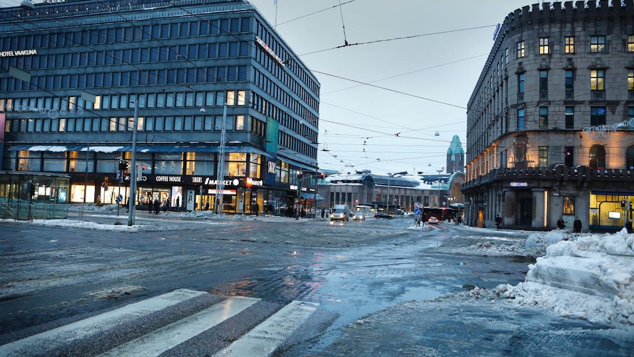 Ammattiyhdistysliikkeen mieleilmaus aktiivimallia kohtaan pysäytti julkisen liikenteen Helsingissä.