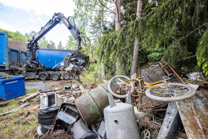 Kuvassa kerätään romua Heinolasta.