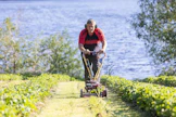 50 vuotta sitten Ilmari Schepel muutti Suomeen. Hän perusti Heinävedelle suuren mittakaavan luomutilan, joka oli ensimmäisiä Suomessa. Agronomina hän teki aktiivisen uran luomun neuvontaketjussa.