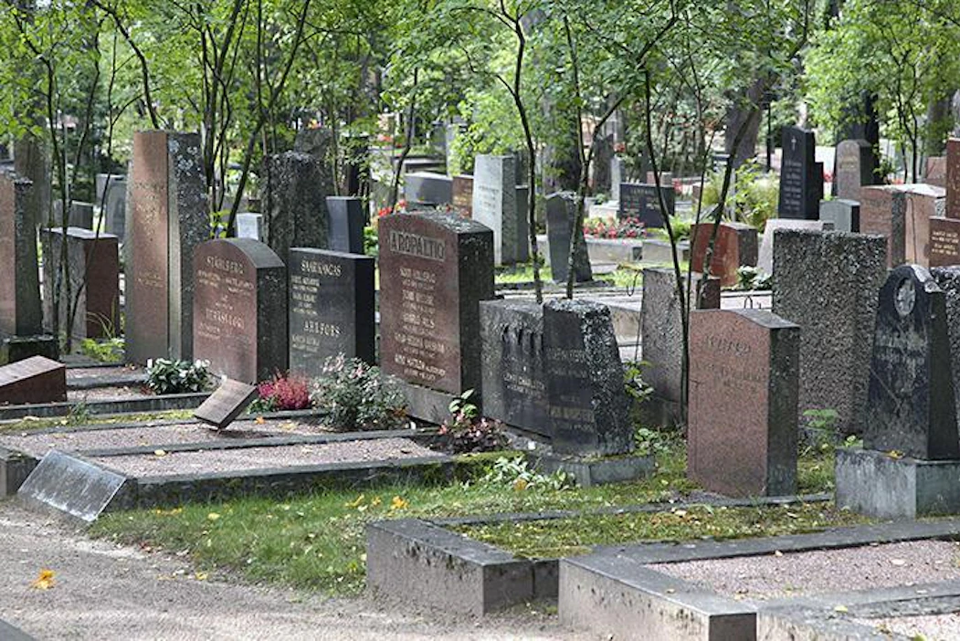 Suomessa pyhäinpäivää vietetään 31.10. ja 6.11. välisenä lauantaina. Vuonna 2021 pyhäinpäivä on tänään lauantaina.