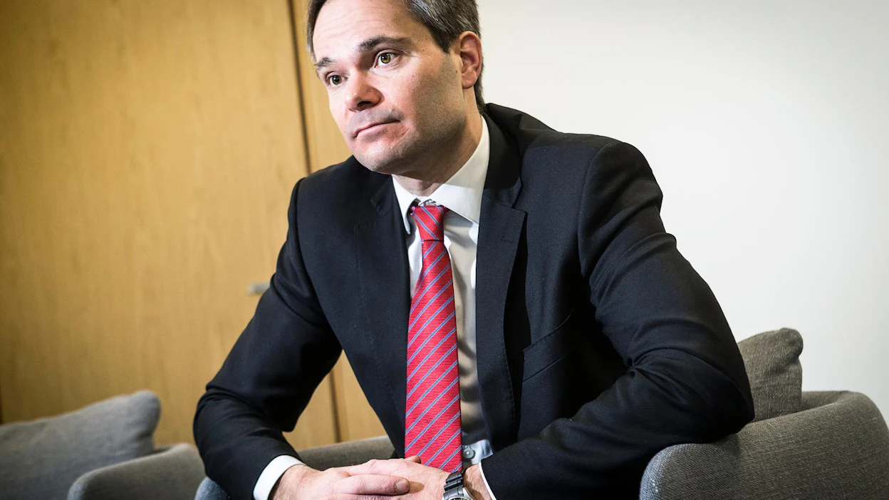 Entinen sisäministeri Kai Mykkänen toivoo hallituksen selvittävän, pitäisikö Suomen itärajalle rakentaa aita.