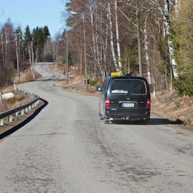 Kaikki suomalaiset eivät asu tiheästi liikennöitävän tieverkon varrella, Suomen Tieyhdistys muistuttaa.