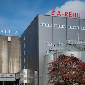 Altian ja A-Rehun tuotantolaitokset sijaitsevat Ilmajoen Koskenkorvalla samalla teollisuustontilla samojen aitojen sisällä.