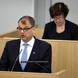 Juha Sipilä antoi tänään eduskunnalle valtioneuvoston tiedonannon hallituspohjan muutoksesta. LEHTIKUVA / ANTTI AIMO-KOIVISTO
