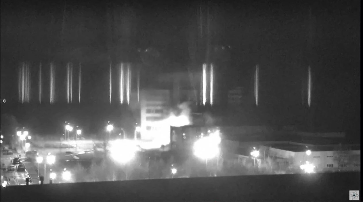 STUKin mukaan Zaporizhzhjasta ei ole vuotanut säteilyä. Kuvakaappaus ukrainalaisviranomaisten livestriimistä ydinvoimalalta. LEHTIKUVA/AFP