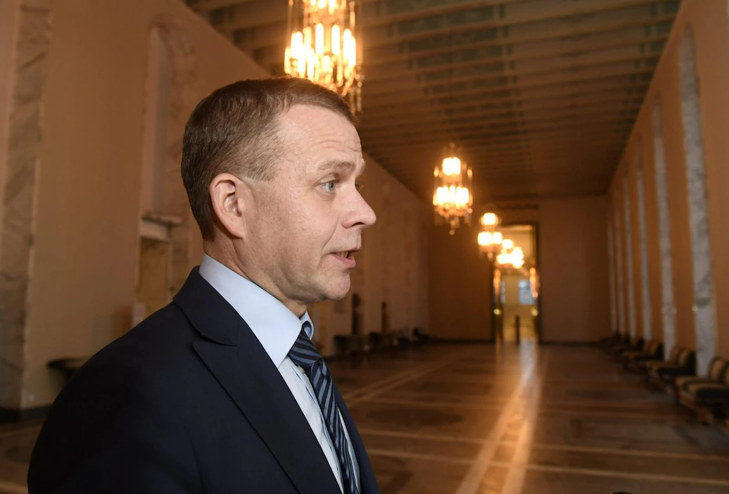 Hoitajien määrän pitää olla sopusoinnussa hoivatarpeen kanssa, Petteri Orpo perustelee. LEHTIKUVA / VESA MOILANEN