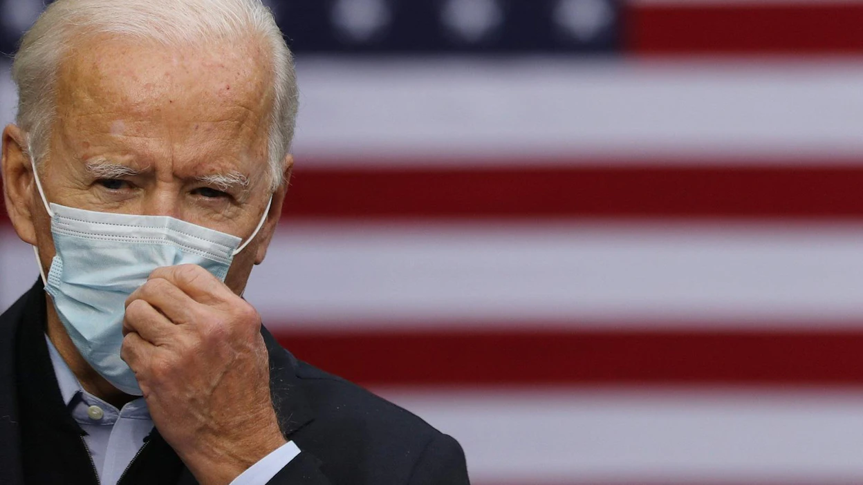 Presidenttiehdokas Joe Biden kehotti perjantaina yhdysvaltalaisia käyttämään kasvomaskeja. LEHTIKUVA / AFP