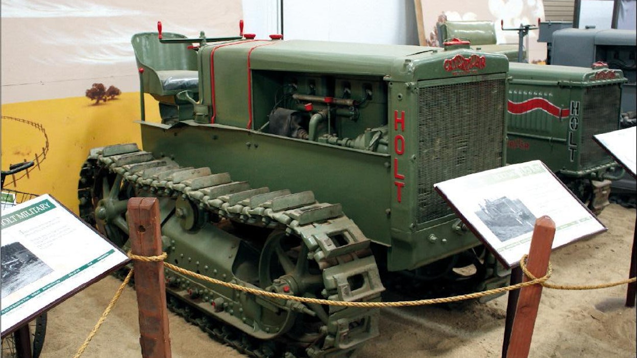 Holt Caterpillar T-11 5 tonk -traktoria valmistettiin vuosina 1917-26  Stockton, Kalifornia ja Peoria, Illinois, USA Holt Mfg. Co. Valmistettu yhteensä 4138 kpl