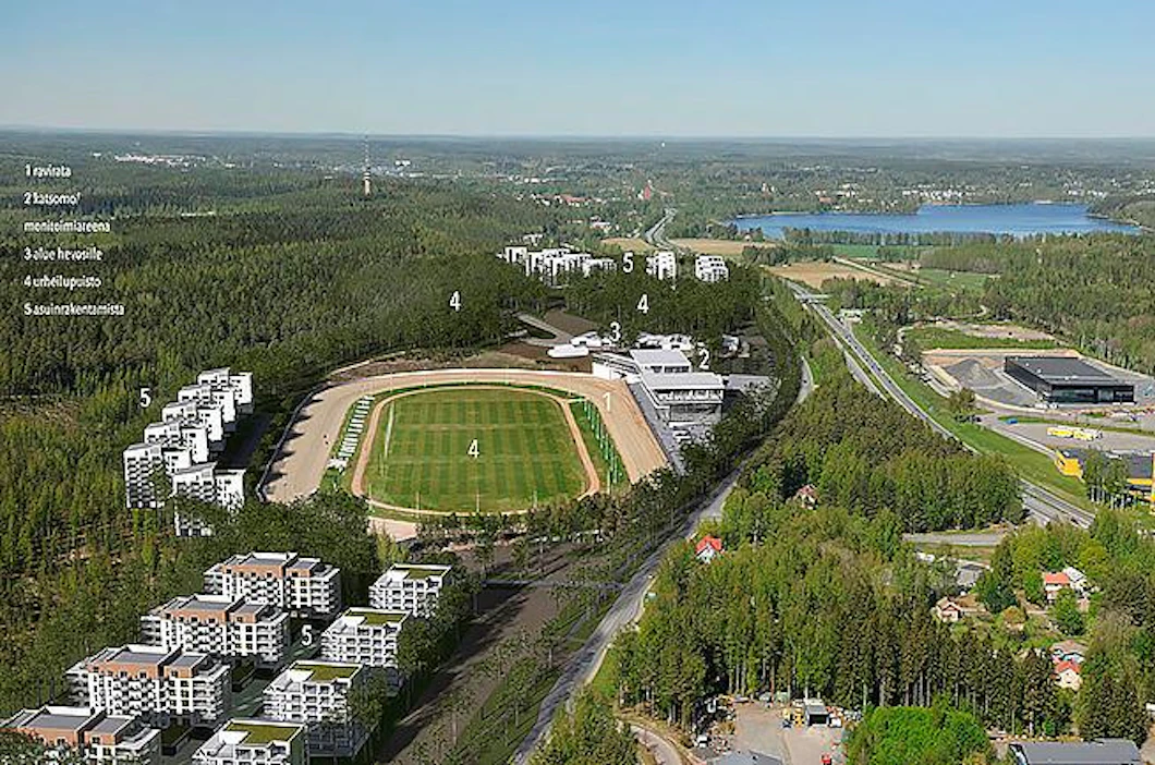 Havainnekuvasta käy ilmi, miten Teivosta esitetään rakennettavaksi tapahtumakeskusta. Rata säilyisi paikallaan, mutta katsomorakennus siirtyisi sen toiselle puolelle palvelemaan myös monitoimiareenana ja keskikentälle tulisi urheilupuisto. Tallialue pienenisi, ja radan ympärille rakennettaisiin asuntoja.
