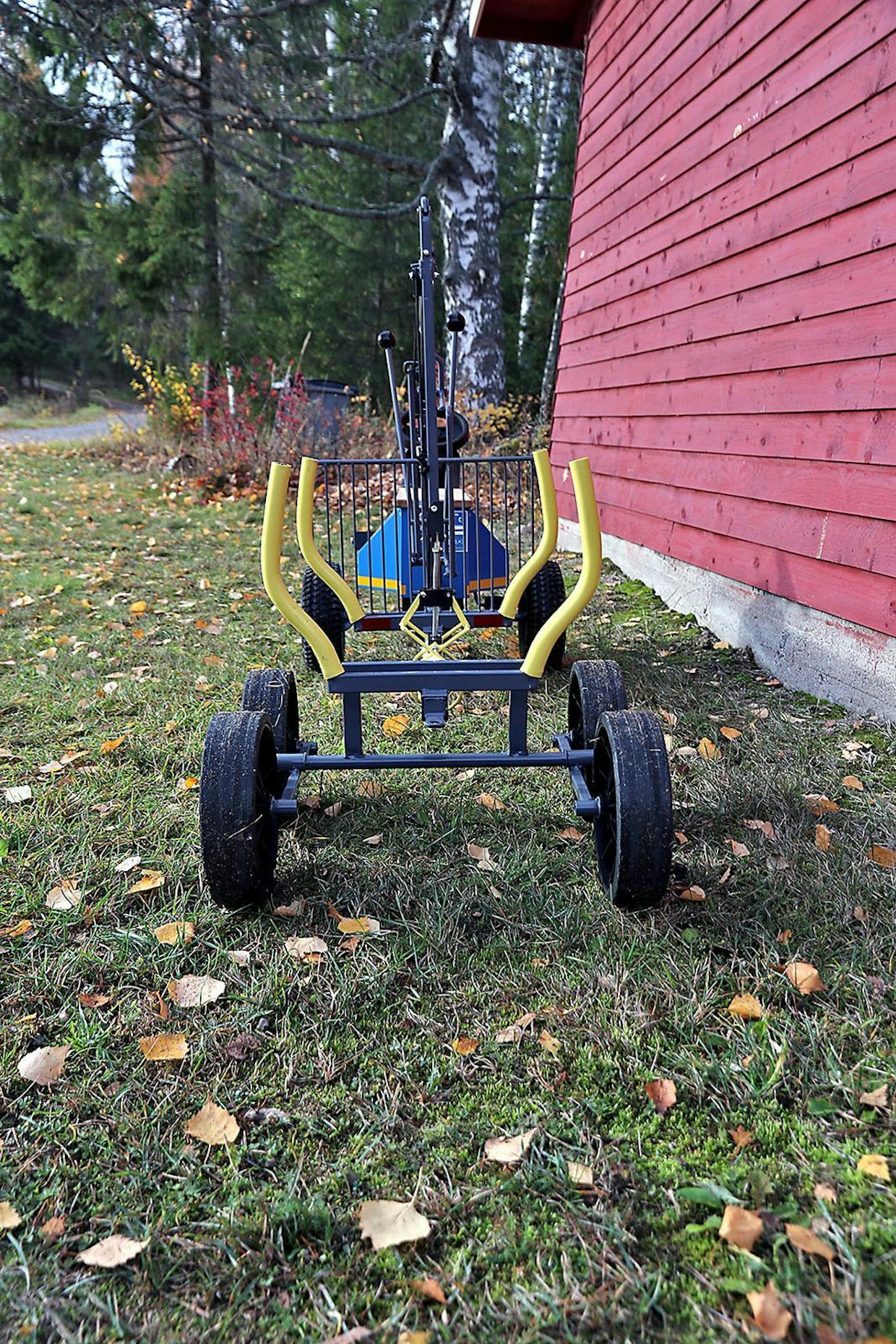 Kuormatilan kokonaispituus on 62 cm ja poikkileikkauspinta-ala 0,46 m2. Kantavuudeksi ilmoitetaan 25 kiloa.