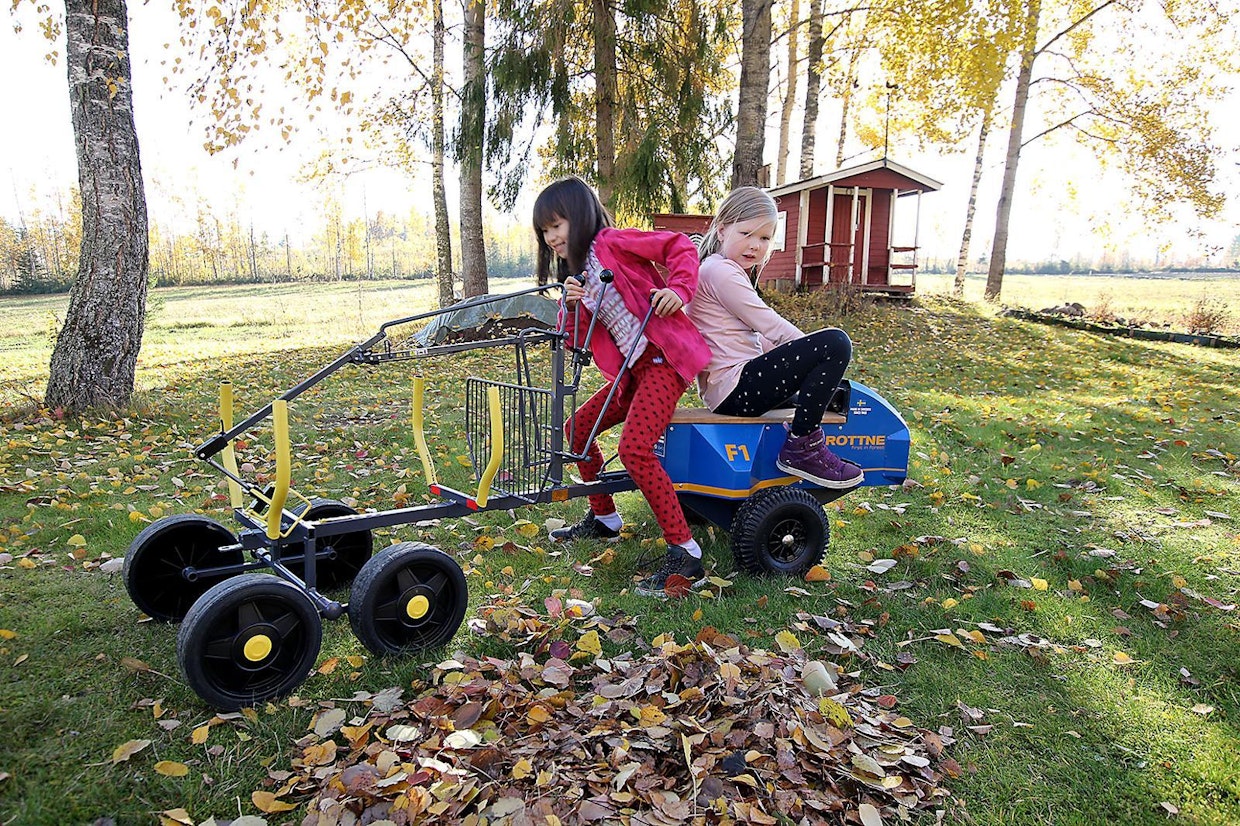 Kokeilun aikana huomasimme, että työvoimapulasta kamppaileva metsä- ala on alkanut kiinnostaa myös tyttöjä. Pienellä varustelulla Rottne F1 soveltuisi myös kiinteistöhuollon askareisiin. Umpipohjalla varustetun kuormatilan ja kahmarin avulla myös pudonneet lehdet voisi urakoida pihamaalta.
