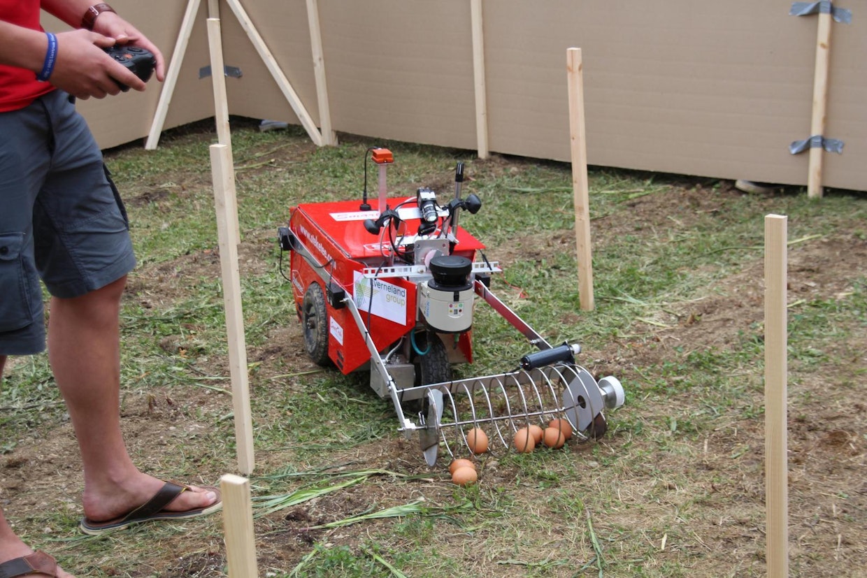 Hollantilaisjoukkue esitteli freestyle- tehtävässä kananmunien keräämistä lattiakanalasta robotin avulla. Hyvistä ideapisteistä huolimatta joukkue sai vähän suorituspisteitä, koska autonominen ajo ei ollut valmistunut kisaan mennessä, loppusijoitus kolmas.