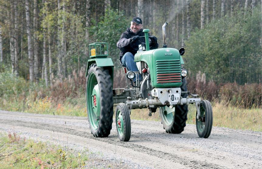 Meillä Steyr oli 50-luvun keskieurooppalaismerkeistä suosituin, sitä tuotiin yhteensä 700 kpl, joista kuvan 1-sylinteristä 11 hv:n 80A-mallia 73 kpl. Tämä yksilö on tuotu hiljattain Saksasta, ilmeestä päätellen omistaja ei ole katunut kauppojaan. Ilomantsi