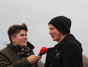 Jaajo Linnonmaa lauantaina Vermossa Lauri Hyvösen haastateltavana. Kuva: Ilkka Nisula