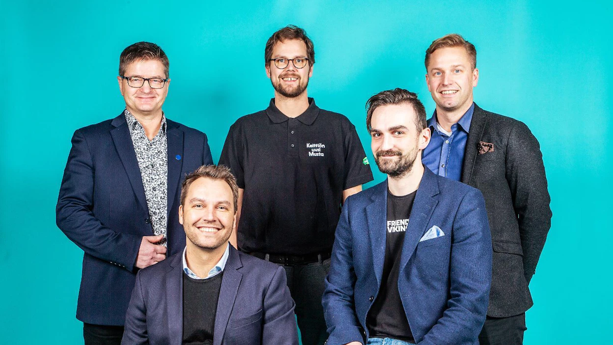 Vientiringin yritykset suunnittelivat maanantaina markkinointimatkaa Hongkongiin. Vasemmalta ylhäällä Staffan Snellman, Filip Kumlin, Jyrki Vaittinen, alhaalla Niklas Kumlin ja Niklas Keski-Kasari.