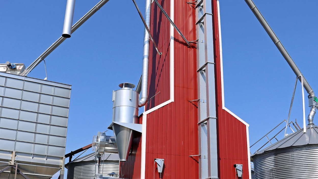 Pohjois-Karjalan Siemen Oy:lle toimitetun Mepu S3-50 -kuivaamokoneiston tilavuus on 52,3 kuutiota. Kuivaamossa on Mepun 800 kW:n biouuni, jossa poltetaan pääasiassa siemenviljan kauppakunnostuksessa syntyvää lajittelutähdettä. Kuivaamo on asennettu betonilaatan päälle, joka on kallistettu niin paljon, että sadevedestä ei ollut viime syksynä haittaa.