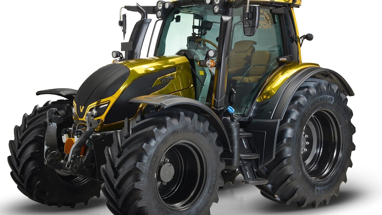 Kuva: Valtra. Kultainen N174-malli kiertää kevään tapahtumia ja näyttelyitä. Asiakkaat voivat tilata omaan traktoriinsa saman Unlimited-varustelun.
