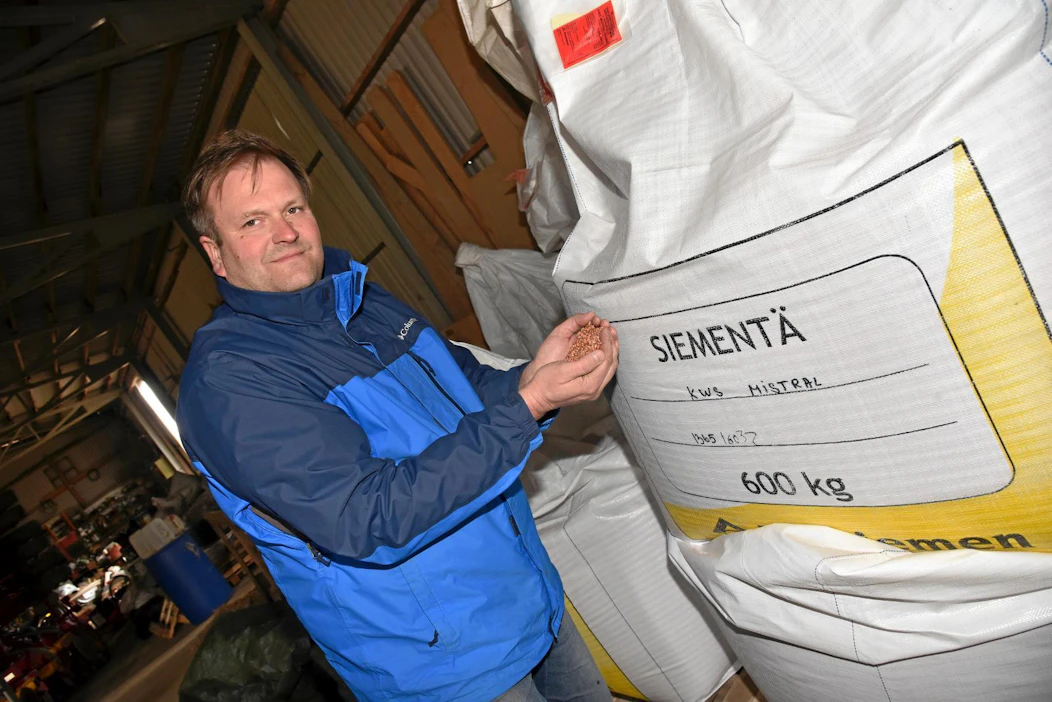 Mikko Jussila ottaa tänä vuonna viljelyyn uuden Mistral-vehnälajikkeen. Päälajikkeena on edelleen Quarna.