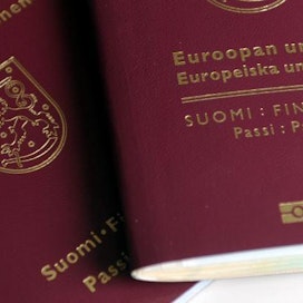 Sakkotuomio annettiin matkustamisesta ilman asianmukaista matkustusasiakirjaa. Ajokortti ei ole matkustusasiakirja eikä käy henkilöllisyystodistukseksi edes Schengen-maissa.