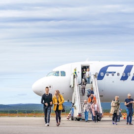 Parhaina vaihtoehtoina lentämisen ympäristövaikutusten vähentämiseksi suomalaiset pitävät biopolttoaineiden käytön edistämistä ja hiilinieluja.