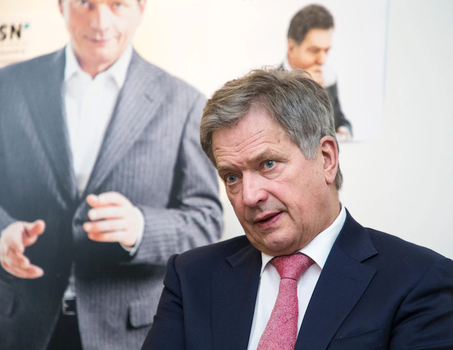 Heinäluoman mukaan Niinistö on naapuruussuhteissa jatkanut edeltäjiensä linjoilla ja saakin ulkopolitiikalleen laajan arvostuksen.