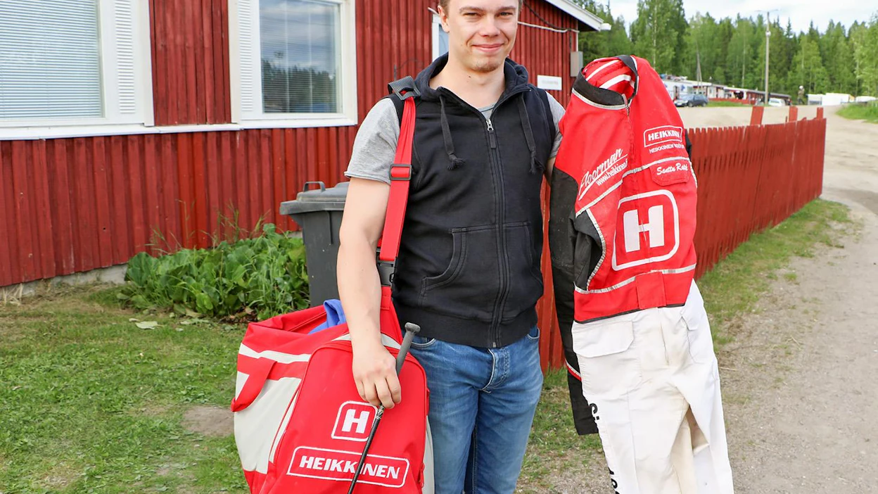 "Pihtiputaan punanuttu" Santtu Raitala oli äänestäjien suosikki ohjastajien Suomen mestariksi. Tittelin voittaja on selvillä lauantaina kello 16 jälkeen.