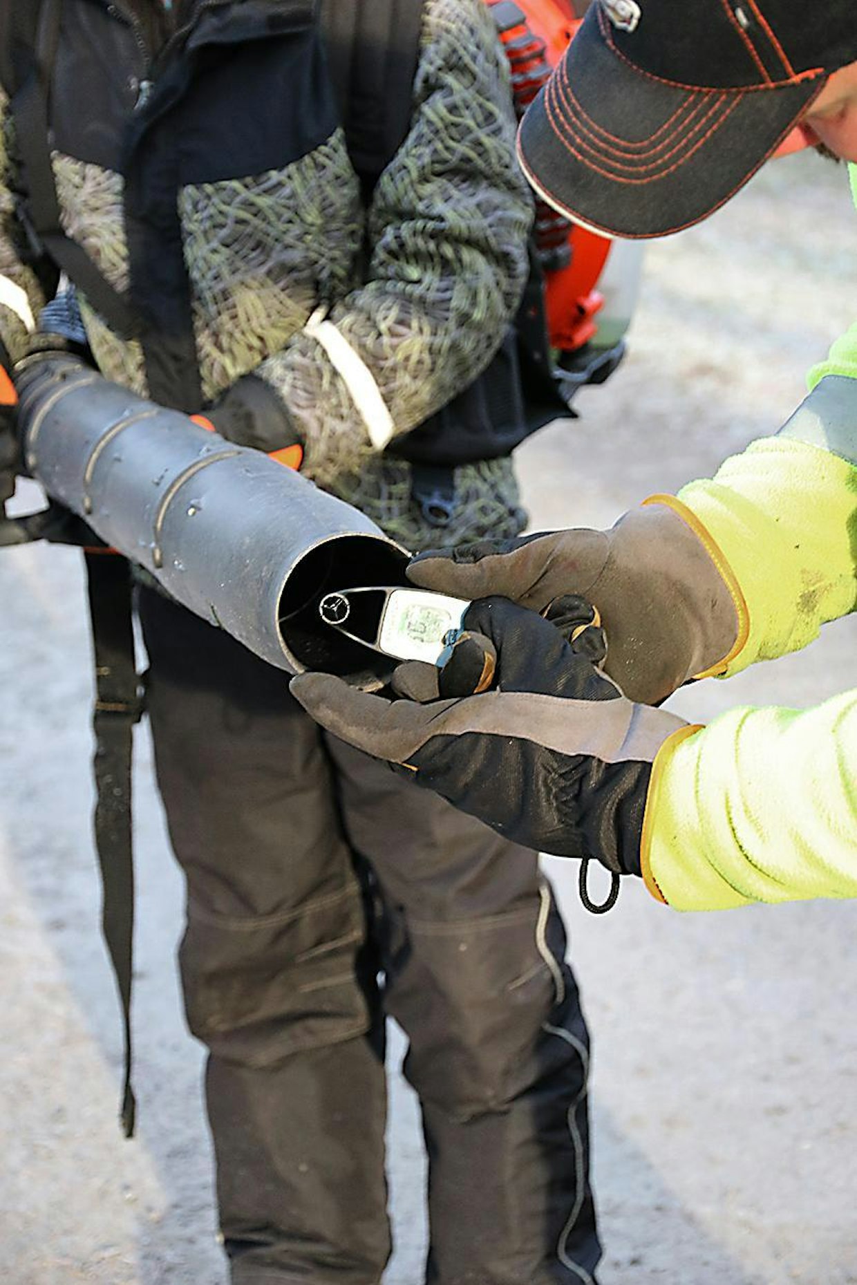 Ilmanvirtaus putken suulta mitattiin Skywatch Xplorer -tuulimittarilla.