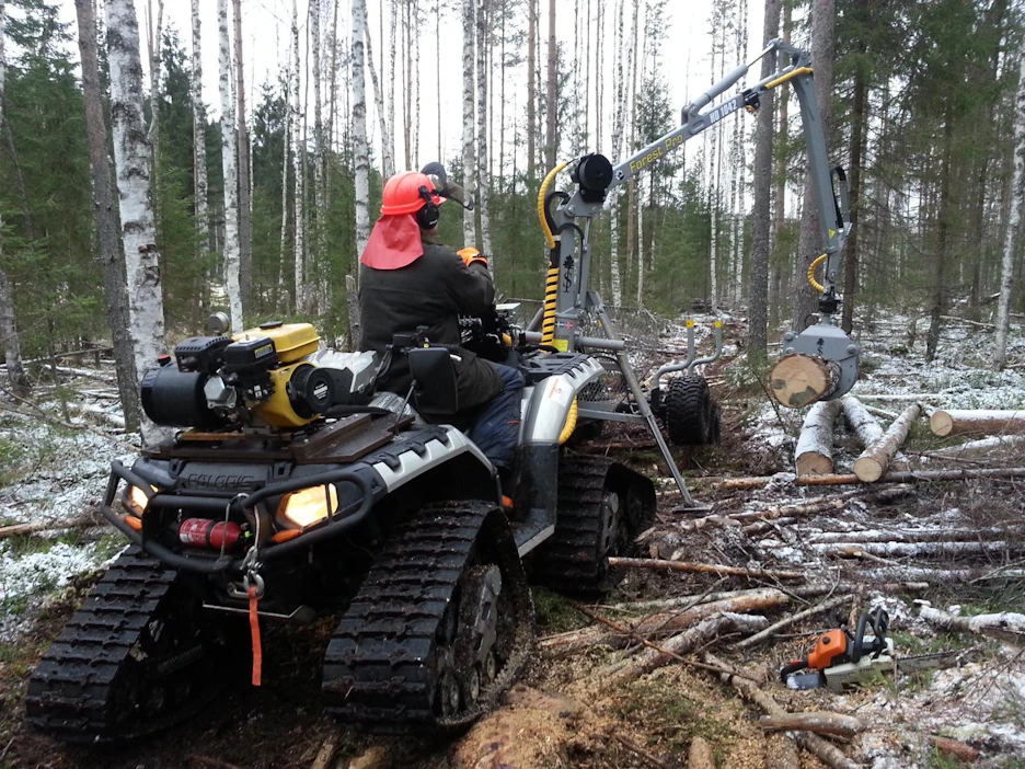 Jos mönkijä hyödyttää olennaisesti metsänhoitoa, se pitäisi hyväksyä verotukseen, sanoo metsänomistaja Mikko R. Salminen.