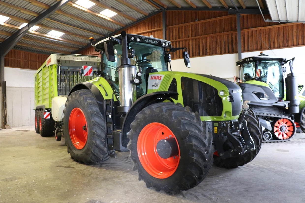 Sustainable Toty -palkinnon voitti Claas Arion 960 Cemos -traktori. Uudentyppisen, kuljettajaa opastavan järjestelmän avulla päästiin saksalaisen DLG:n tekemässä tutkimuksessa 16,3 % suurempaan työsaavutuksen ja 16,8 % alhaisempaan kulutukseen. Traktorin Cemos-järjestelmä toimii samoin kuin puimurissa säätämällä konetta automaattisesti.