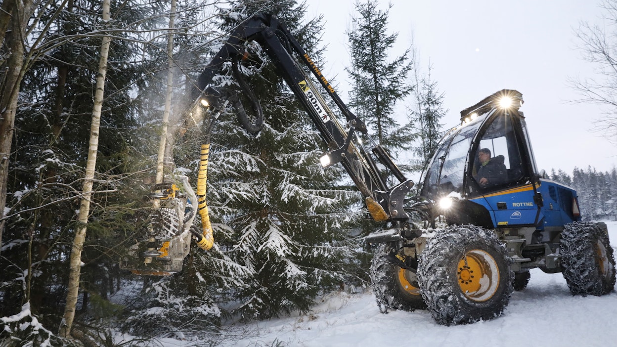 Mika Jouhkia mietityttää, miten puun korjuu saadaan kannattavaksi jatkuvaan kasvatukseen perustuvassa hakkuutavassa.