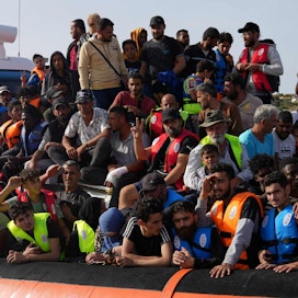 Italiaan kuuluvalle Lampedusan saarelle on viime viikkoina tullut tuhansia turvapaikanhakijoita Pohjois-Afrikasta.