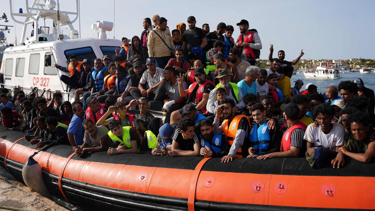 Italiaan kuuluvalle Lampedusan saarelle on viime viikkoina tullut tuhansia turvapaikanhakijoita Pohjois-Afrikasta.