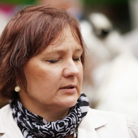 Anne Kalmari on neljännen kauden kansanedustaja (kesk.) ja koulutukseltaan agronomi.