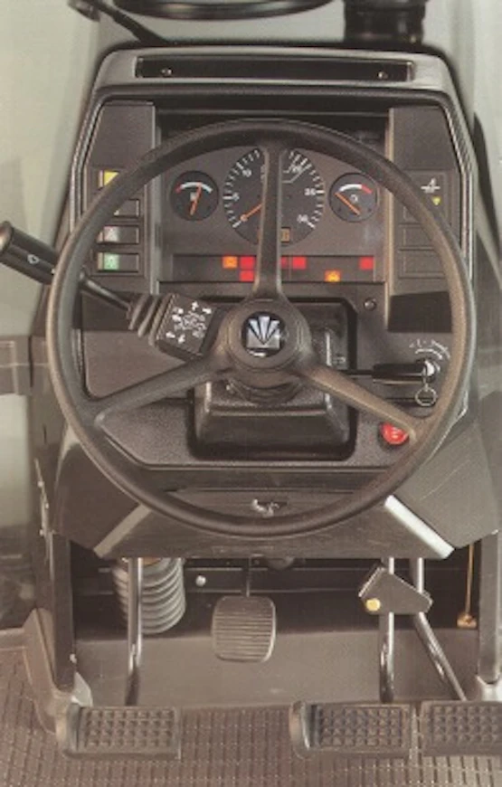 96Valmet8400ohjaamo