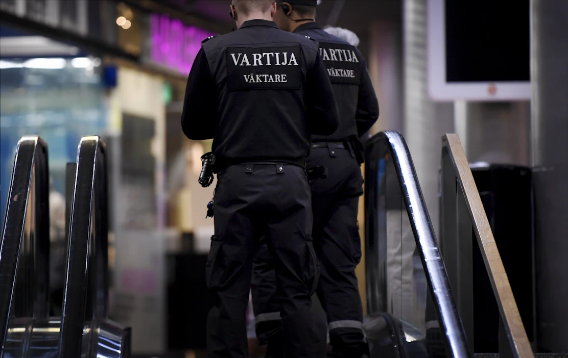 Pääsykielto voitaisiin määrätä myymälään, johon yleisöllä on pääsy. Apteekit rajattaisiin kuitenkin kiellon ulkopuolelle. ANTTI AIMO-KOIVISTO / LEHTIKUVA.