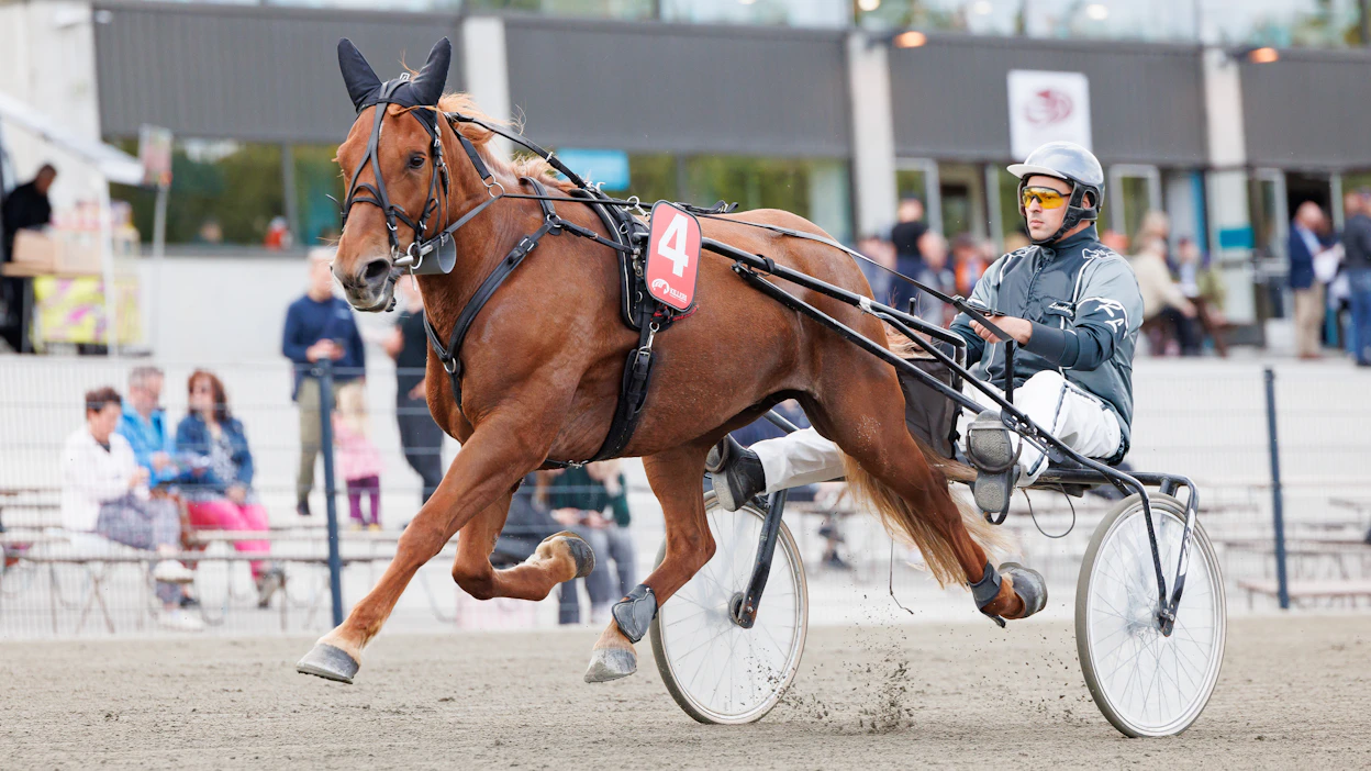 Hemmi Florin ajoi suurimman osan Hajapusan viime kauden starteista. Kuvassa kaksikko valmistautuu starttiin kotiradan Derby-päivänä viime elokuussa.