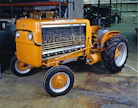 Allis-Chalmersin vuonna 1951 aloittama ”Fuel Cell"-projekti eteni testiajoihin lokakuussa 1959, jolloin esiteltiin maailman ensimmäinen polttokennokäyttöinen ajoneuvo. 15-kilowatin tehoinen testitraktori jäi ikuiseen protovaiheeseen, kokeiden ja tutkimusten jälkeen se lahjoitettiin museokäyttöön.