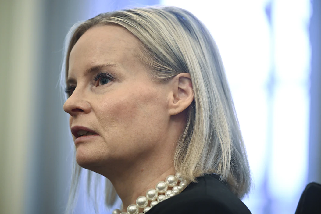 Valtiovarainministeriön mukaan on epävarmaa, tarvitaanko lisäsopeutuksia vuonna 2027. Kuvassa valtiovarainministeri Riikka Purra (ps.) ANTTI AIMO-KOIVISTO / LEHTIKUVA.