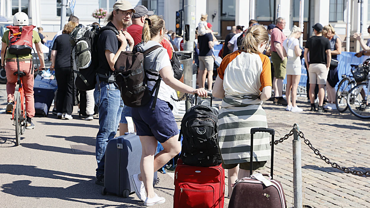 Suomen kesämatkailusesonki on niin lyhyt, ettei matkailuyritys voi palkata työntekijöitä ympäri vuoden, sanoo Helena Petäistö.