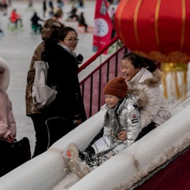 Syntyvyyden lasku on herättänyt myös Kiinassa huolia. LEHTIKUVA/AFP