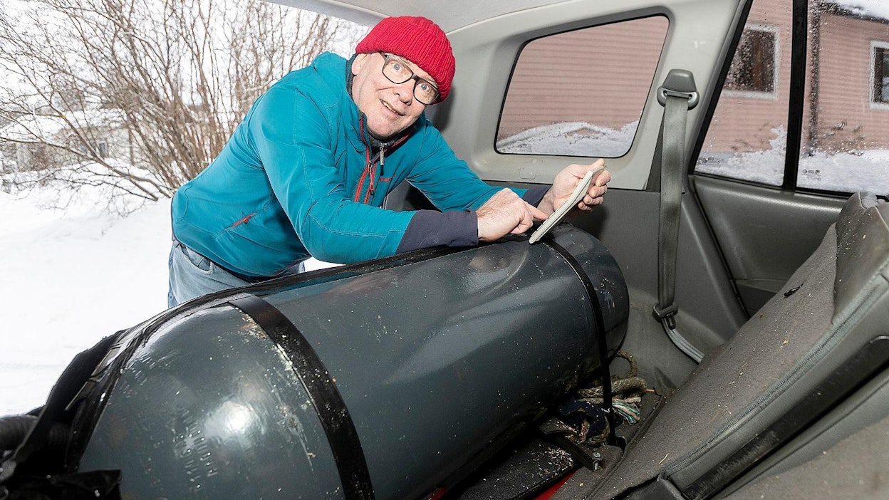 Timo Kalliokosken auton takaluukussa on kaasutankki.
