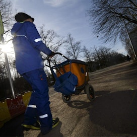 Postinjakelu muuttuu tänään osassa Suomea iltapainotteiseksi. LEHTIKUVA / Vesa Moilanen