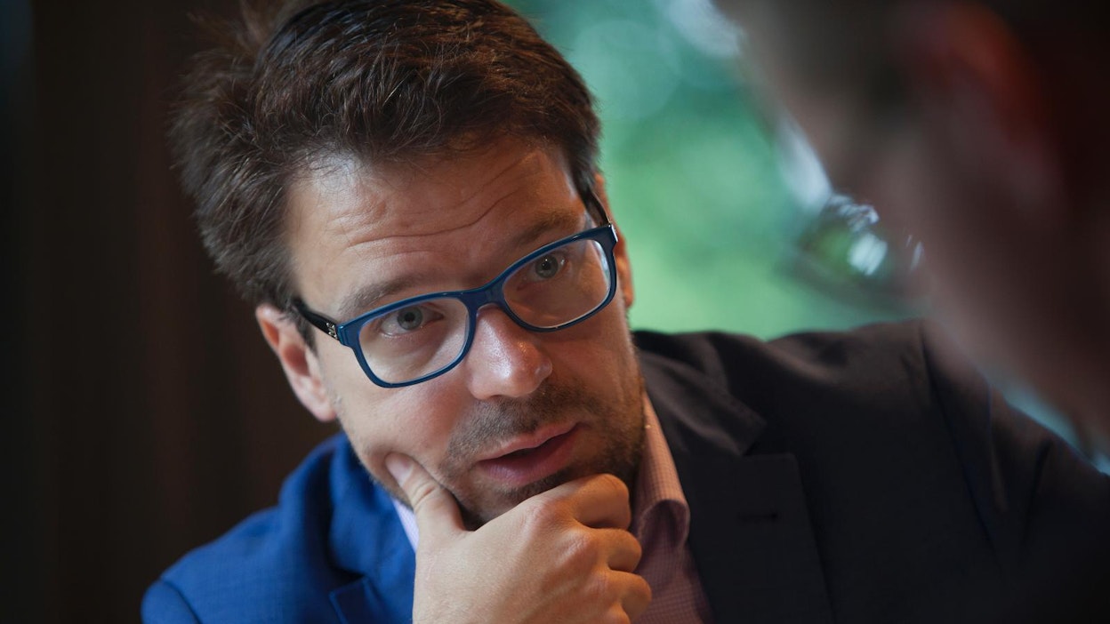 Ville Niinistö (vihr.) kannattaa maatalouden ja energiatuotannon tukijärjestelmien remonttia. Maataloudessa pitäisi olla enemmän kannustimia korkeiden jalostusarvon tuotteiden tuottamiseen.