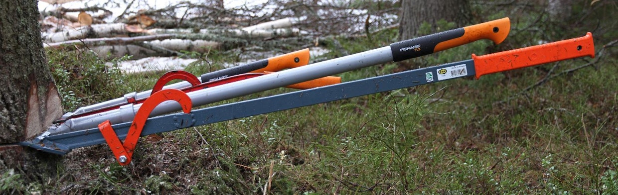 Vänkäreissä on valikoimaa. Etualan 123 sentin varren pituisella EIA 1030:llä saa melkoisen vääntövoiman aikaiseksi. Lisäksi sen kärkikappale on leveä, jolloin se saa lahostakin puusta tukevan otteen. Vääntösuhde (kärjen osuus kokonaispituudesta) on 1:20, seuraavana oleva Fiskars FL3 1:17,5 ja lyhyt FL2 taasen 1:10,8. Perinteisen oranssikahvaisen Fiskarssin suhde on 1:11,8. EIA:lla on myös lyhyemmät vänkärimallit: tyyppi 1000 (vääntösuhde1:6,7) ja tyyppi 1014 (vääntösuhde1:12,5).