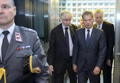 "Mikään intressi" ei puhu presidentin vaihtamisen puolesta, sanoo Erkki Tuomioja. LEHTIKUVA / Jussi Nukari